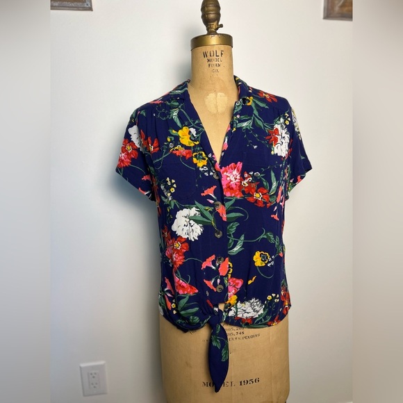 Anthropologie Maeve blue short sleeve floral button down blouse with tie - Picture 1 of 5